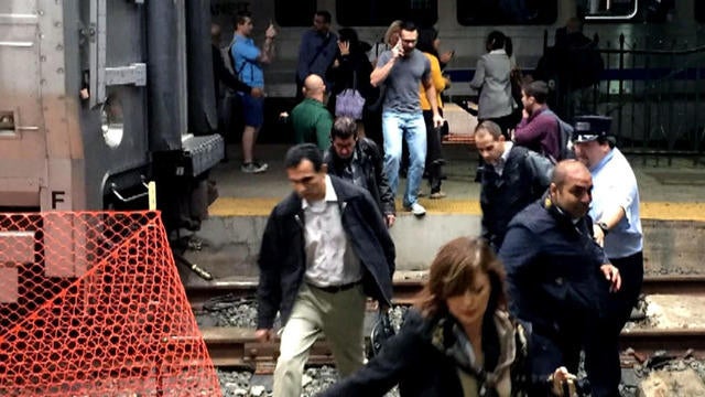 0929-cbsn-traincrashriderspeaks-1137010-640x360.jpg 