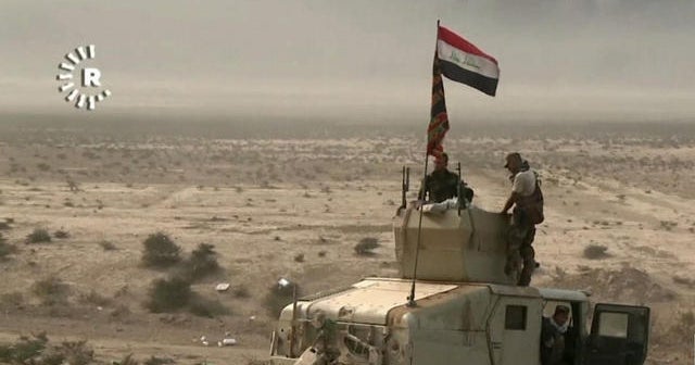 On the front lines of the Mosul offensive - CBS News
