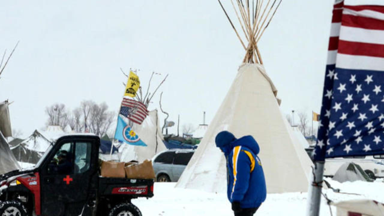 Dakota Access pipeline protesters stand up against frigid weather, governor  evacuation orders - CBS News