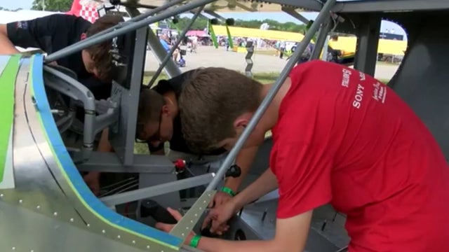 teenplanebuilders.jpg 