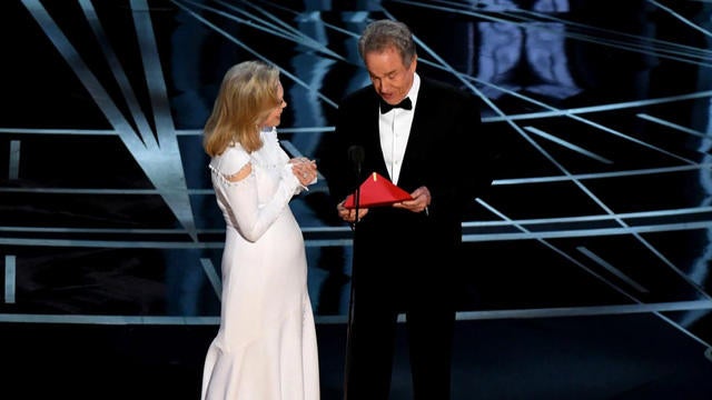 cbsn-fusion-what-caused-the-mix-up-during-the-oscars-thumbnail-1260090-640x360.jpg 