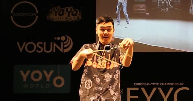 Yo-yo champion stuns audience with "Freebird" - CBS News