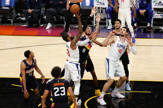 Los Angeles Clippers v Phoenix Suns 