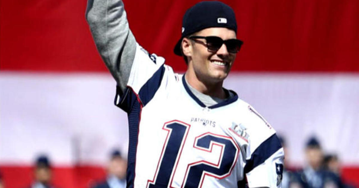 Tom Brady's autographed rookie card sells for record $3.1 million - CBS News