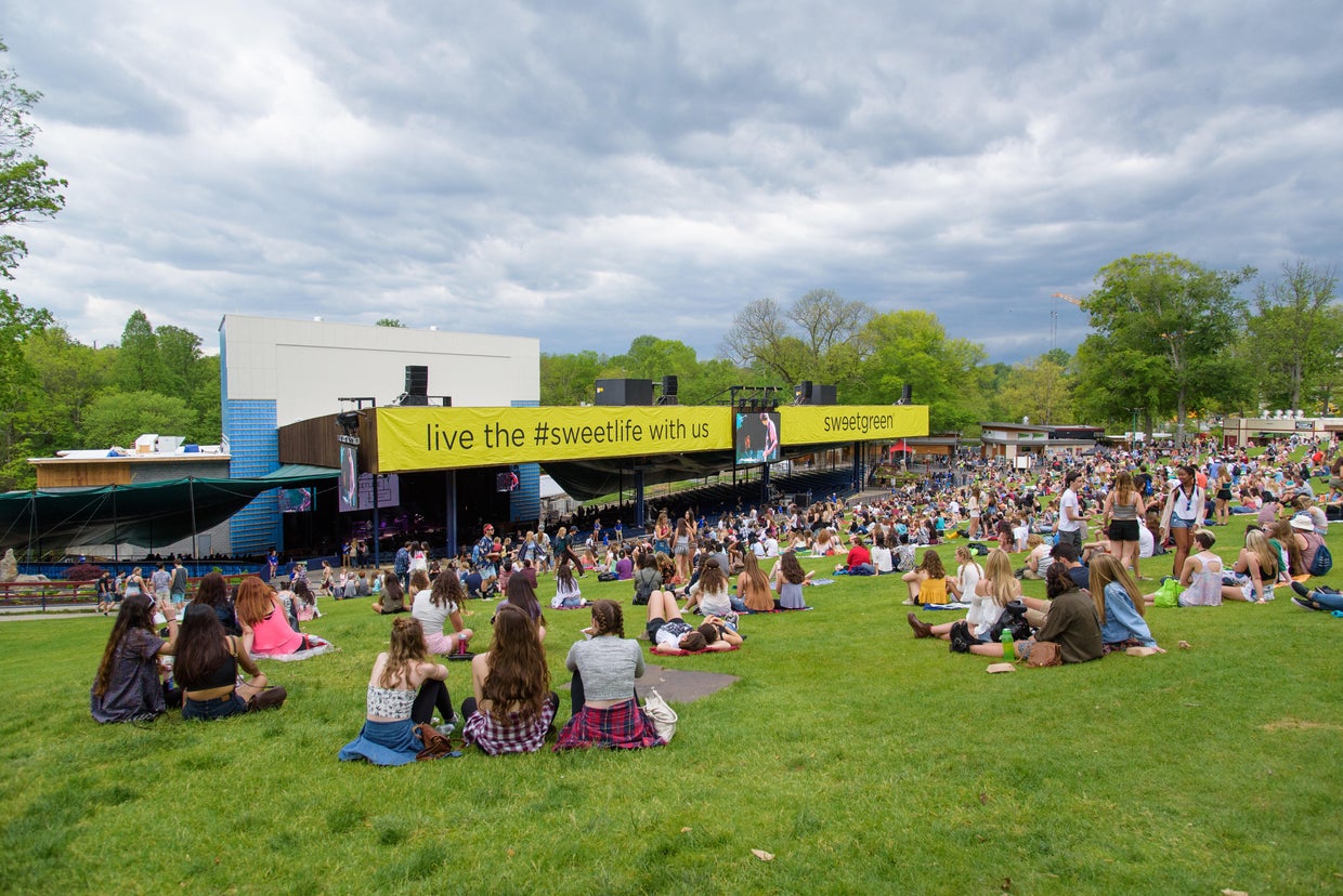Fans at the 2016 Sweetlife Festival 