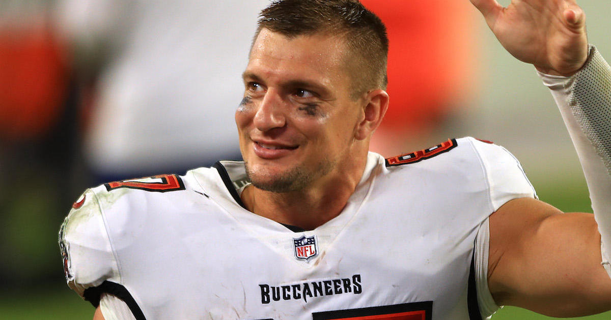 Patriots' Gronkowski donates $30,000 in gear to Somerville Pop Warner