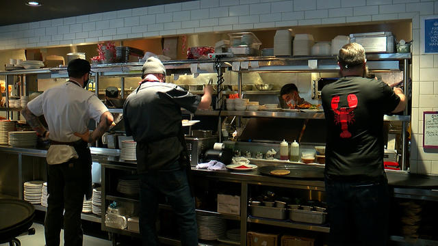 Restaurant-Workers.jpg 