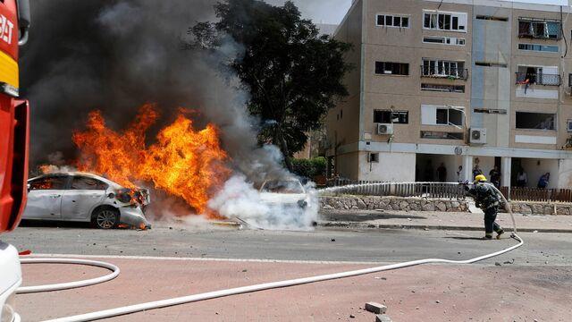 cbsn-fusion-palestinian-militants-israeli-forces-launch-strikes-thumbnail-712480-640x360.jpg 