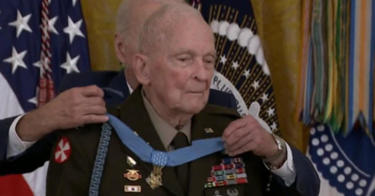 Korean War Veteran Receives Medal Of Honor - CBS News