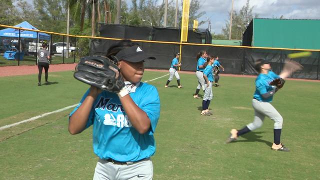 Marlins-Tropical-Park-Donation_2.jpg 