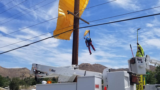 parachuter-stuck-lake-elsinore.jpg 