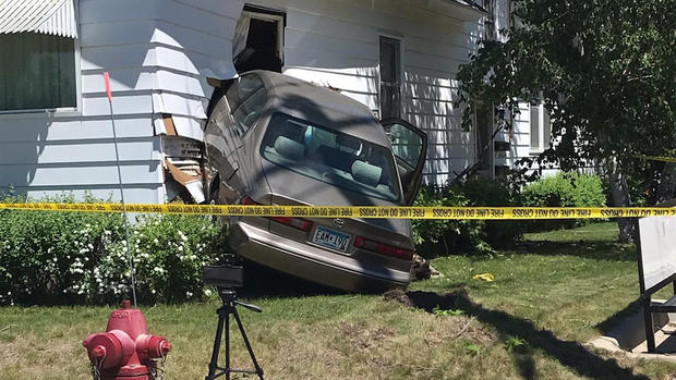 Car crashes into St Cloud home 