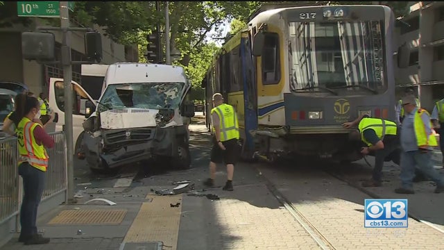 sacrt-light-rail-crash.jpg 