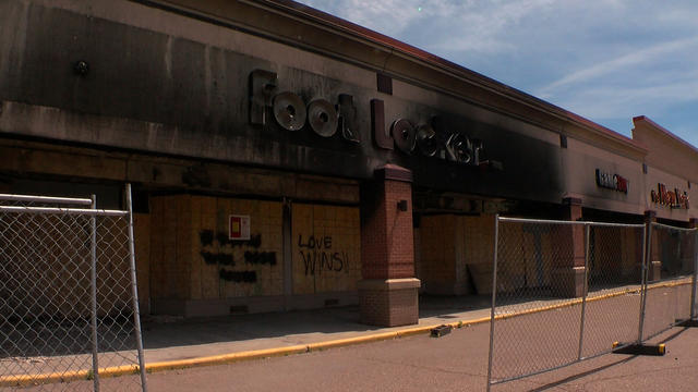 Burned-Out-St.-Paul-Midway-Foot-Locker.jpg 