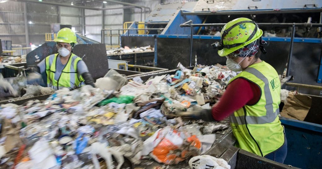 Plastic recycling a failed concept, study says, with only 5% recycled in  U.S. last year as production rises - CBS News