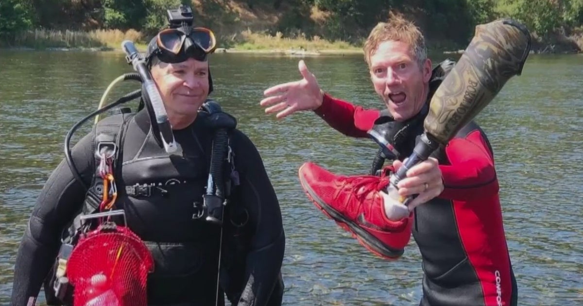 Lost And Found American River Divers Reunite Man With Lost Prosthetic(02)