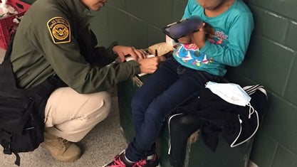 6-8-21-Agents-Encounter-Lone-Child-at-Border-photo-1.jpg 