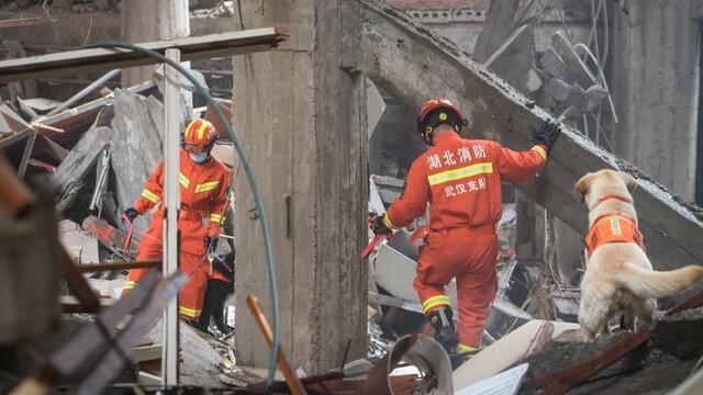 cbsn-fusion-worldview-deadly-explosion-in-china-canadian-police-official-killed-thumbnail-734015-640x360.jpg 