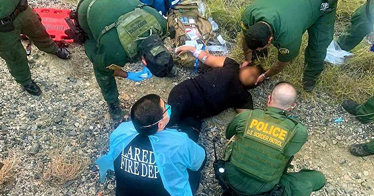 Southern Border Patrol Agents Save Undocumented Migrant Who Fell Under ...