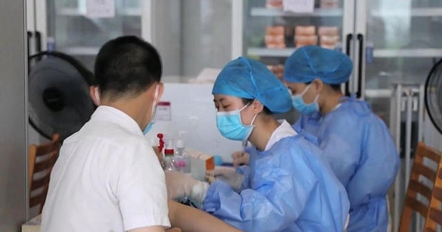 Delta COVID variant wreaks havoc in Southern China - CBS News