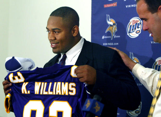 Coach Mike Tice presents Kevin Williams with his new jersey.GENERAL INFORMATION: Eden Prairie, mn., Sun., Apr. 27, 2003--Vikings number one draft pick Kevin Williams meets the media at Winter Park. 04/28/2003 