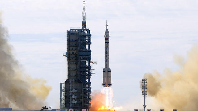 chinese-rocket-launch-736054-640x360.jpg 