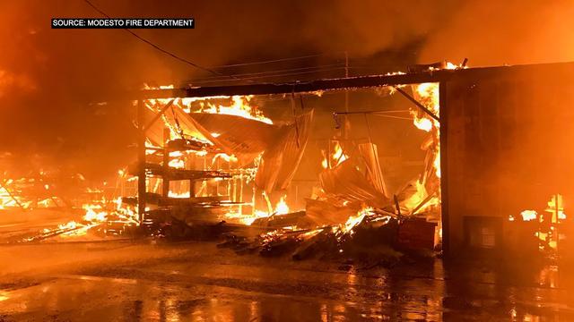 MODESTO-LUMBER-YARD-FIRE.jpg 