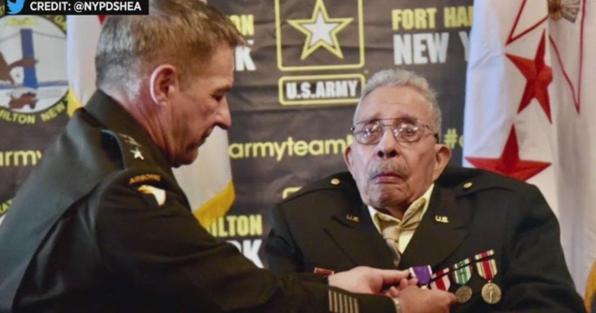 99-Year-Old Retired NYPD Sergeant Receives Purple Heart Seven Decades ...