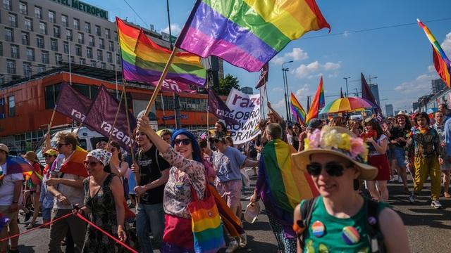 2021-poland-pride-march-423951-738837-640x360.jpg 