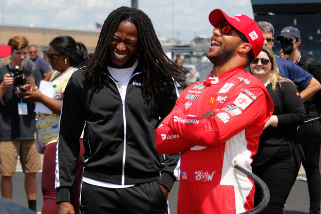 Saints' Alvin Kamara is NASCAR's newest superfan thanks to Bubba