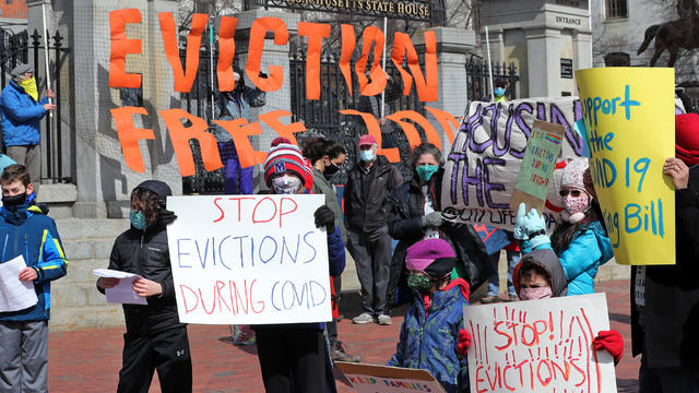 People Rally To Bring Back Eviction Moratorium 