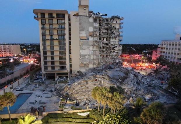 surfside-florida-partial-building-collapse-062421-from-distance.jpg 