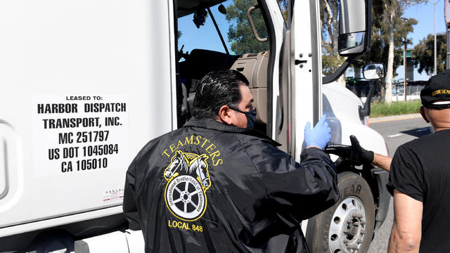 Teamsters Port Division Holds Massive Food Distribution To Feed Port Truck Drivers Impacted By COVID-19 Crises 