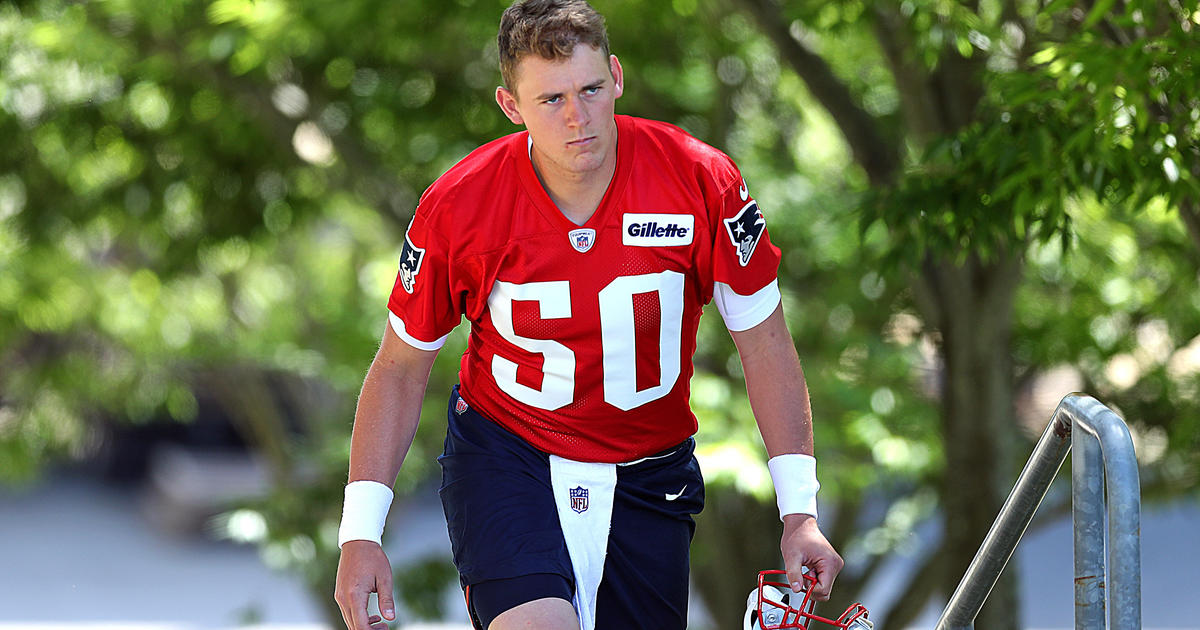 Julian Edelman shows up to final minicamp session in Bruins jersey