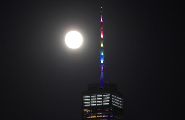 Super Strawberry Moon Rises in New York City 