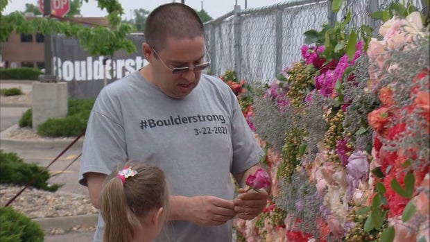 BOULDER STRONG FLOWERS 5VO.transfer_frame_925 