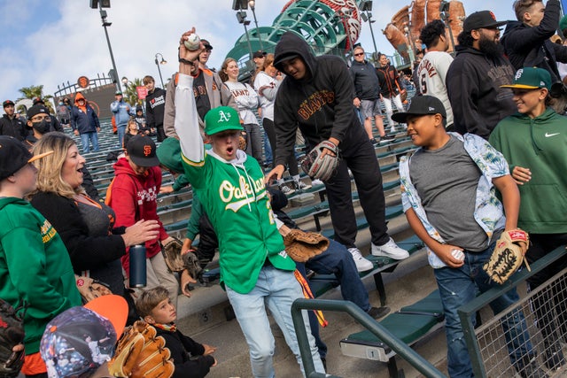 SFChronicleGiantsAsFANS 