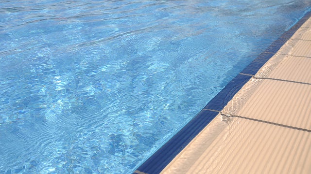 swimming-pool-side_My7A3kAu.jpg 