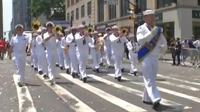 cbsn-fusion-ticker-tape-parade-held-in-nyc-for-essential-workers-thumbnail-748919-640x360.jpg 