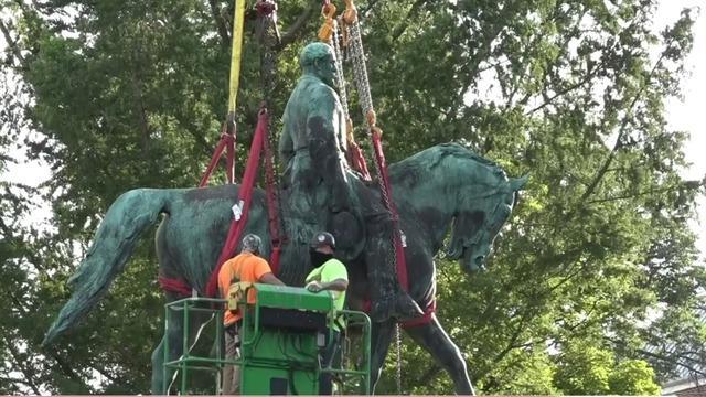 cbsn-fusion-statue-of-confederate-gen-robert-e-lee-removed-in-charlottesville-virginia-thumbnail-751155-640x360.jpg 