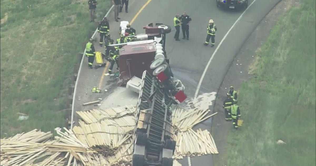 Truck Crashes Spills Lumber On Highway 285 Onramp To C 470 Cbs Colorado 3024