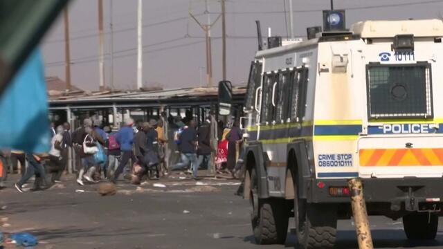 0715-ctm-southafricariots-patta-754394-640x360.jpg 