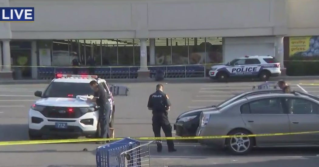 Police 2 Shot Outside Center Moriches Supermarket CBS New York