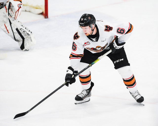 Lethbridge Hurricanes v Calgary Hitmen 