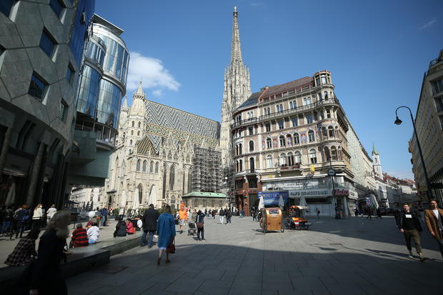 Shopping malls reopened in Vienna 