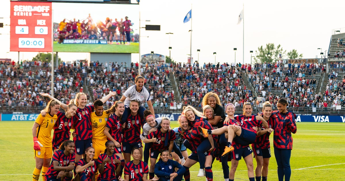 NYPD Cruiser Slams Into Staten Island Flower Shop CBS New York