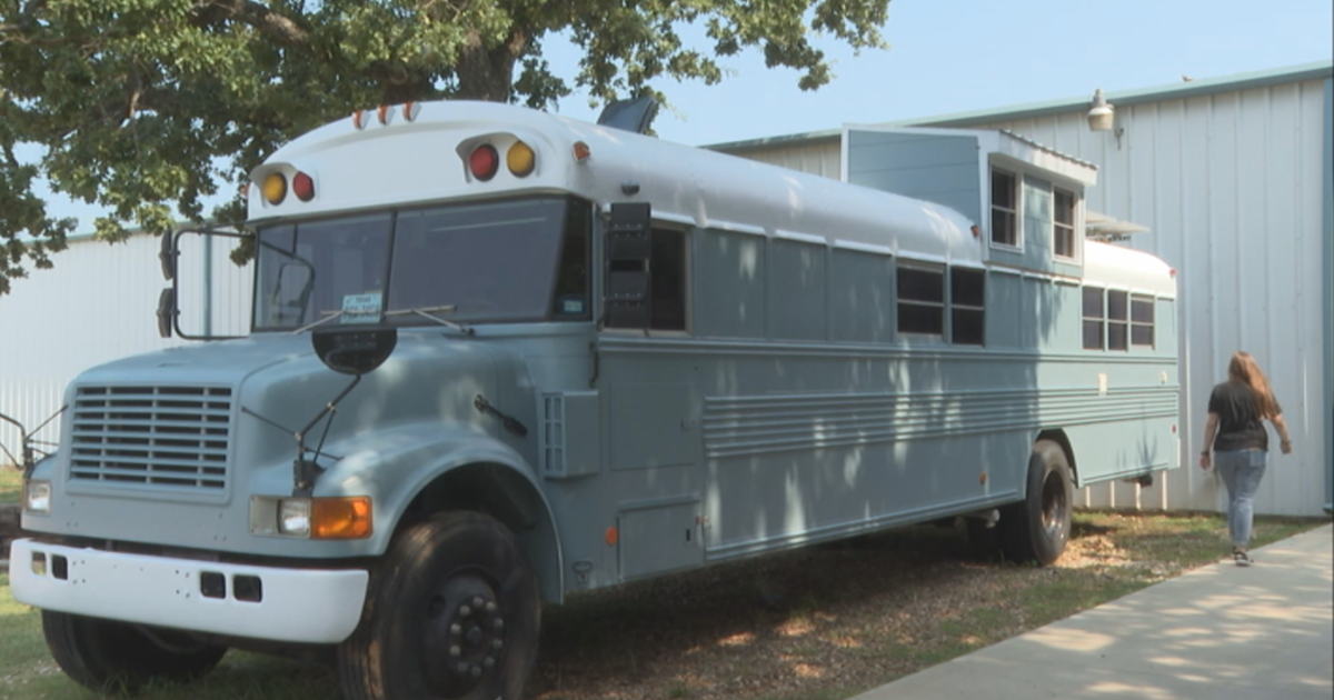 We Expect It To Be Significantly Cheaper': Denton Couple Downsizing From  House To 300-Square-Foot School Bus - CBS Texas