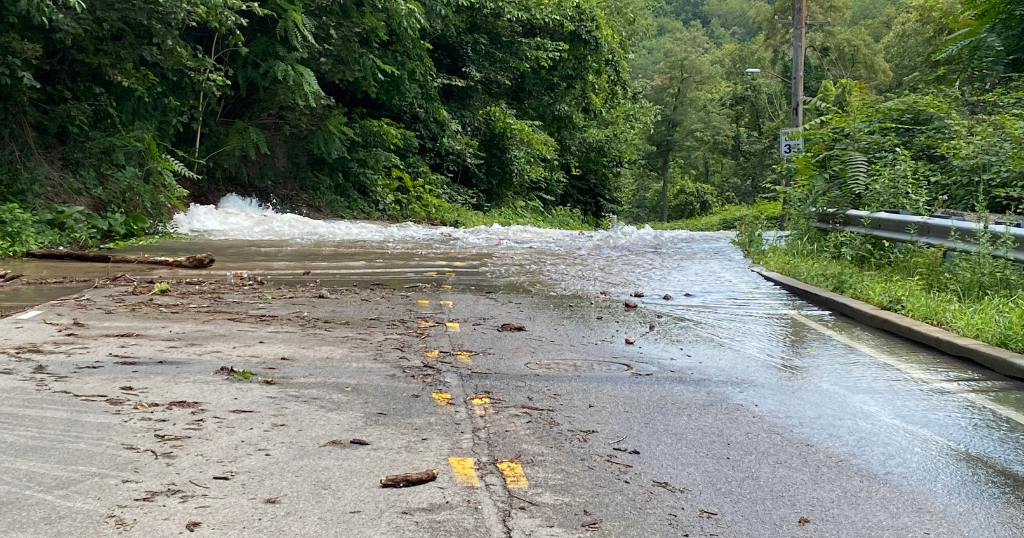 Gushing Water Main Break Floods Area Near Beck Run Rd. - CBS Pittsburgh