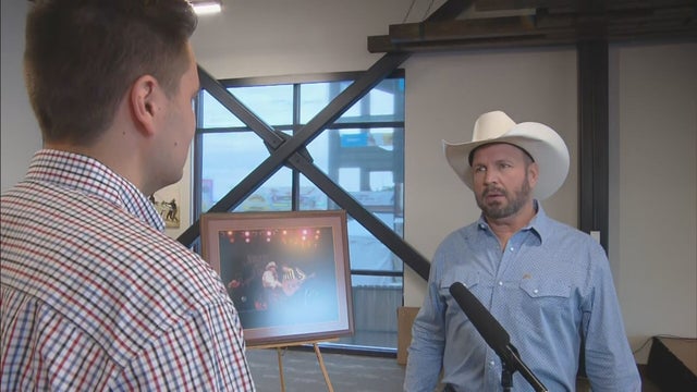 new_-garth-brooks-interview.transfer_frame_176.jpeg 