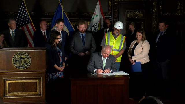 Gov.-Tim-Walz-signs-ECO-Act-072721.jpg 